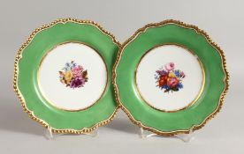 A PAIR OF EARLY 19TH CENTURY WORCESTER FLIGHT BARR AND BARR GADROON PLATES painted with flowers