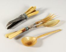 A PAIR OF RHINO AND SILVER SALAD SERVERS, SPOON AND SEVEN KNIVES.