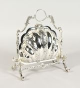 A SHELL SHAPED BISCUIT BOX.