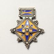 AN ISLAMIC SILVER AND ENAMEL PENDANT.