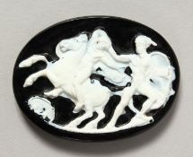 A SUPERB OVAL BLACK AND WHITE CAMEO. 5.5cms x 4cms.