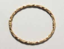A 9CT GOLD BRACELET. 4.5gms.