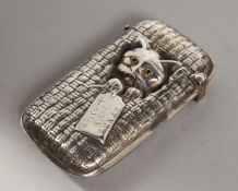 A SILVER CAT READY TO SCRATCH PILL BOX.