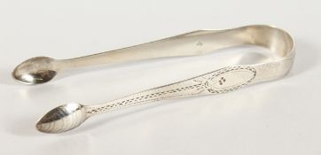 A PAIR OF GEORGIAN BRIGHT CUT SILVER SUGAR TONGS. London 1801. Maker J. J.