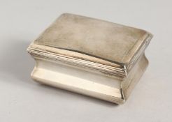A GOOD 18TH CENTURY FRENCH SILVER SNUFF BOX. 14.5cms long x 2.5cms tapering to 1.5cms. 3ins x 2.