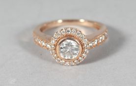 AN 18CT GOLD DIAMOND CLUSTER RING.