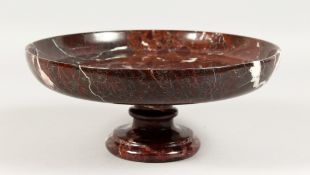A VERY GOOD MARBLE CIRCULAR PEDESTAL FRUIT STAND. 10ins diameter.