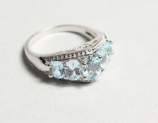 A SILVER AND AQUAMARINE RING.