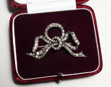 A VERY GOOD VICTORIAN DIAMOND SET BOW BROOCH.