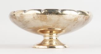 A PLAIN SILVER CIRCULAR PEDESTAL FRUIT BOWL. 8ins diameter. Birmingham 1965. Weight : 13ozs.