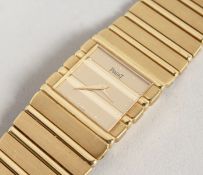 A VERY GOOD AND HEAVY PIAGET WRISTWATCH, No. 7131 C 701 462937. 142gms.