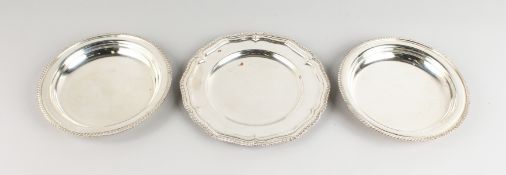 A PIECRUST PLATE, 10.5ins diameter, and A PAIR OF CIRCULAR PIECRUST DISHES, 9.5ins diameter (3).
