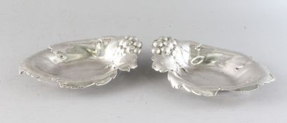 A PAIR OF STERLING SILVER LEAF AND VINE DISHES.