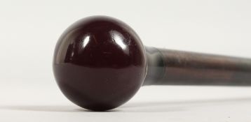 AN EDWARDIAN EBONY WALKING CANE with BALL HANDLE. 3ft 1ins long.