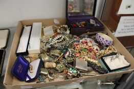 A large quantity of bijouterie and collectables.