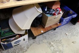 A quantity of household miscellaneous.