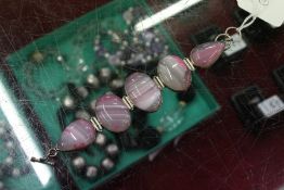 Bracelet set with pink hardstones.