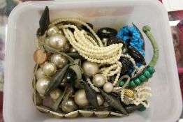 A box of bijouterie.