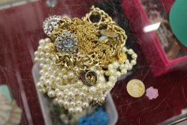 A box of bijouterie.