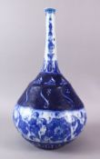 A GOOD 18TH CENTURY IZNIK BLUE & WHITE POTTERY WATER URN / VASE, decorated with an upper band of