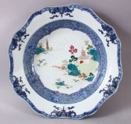 AN 18TH CENTURY CHINESE FAMILLE ROSE / BLUE & WHITE PORCELAIN BASIN, decorated central in famille