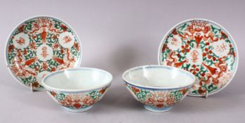 A PAIR OF 19TH CENTURY CHINESE WOTSI PORCELAIN BOWL & SAUCERS, with typical red & green decoration