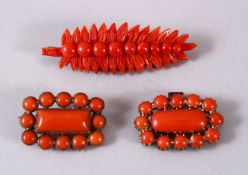 A MIXED LOT OF THREE CHINESE CORAL & WHITE METAL BROOCH, 6CM & 2.5CM. (3)