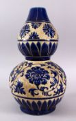 A CHINESE CANTON EXPORT STYLE DOUBLE GOURD PORCELAIN VASE FOR ISLAMIC MARKET, decorated with
