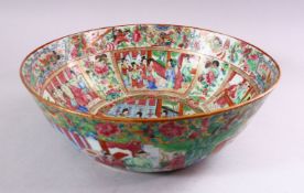 A FINE 18TH / 19TH CENTURY CHINESE CANTON FAMILLE ROSE PORCELAIN BASIN / BOWL, the bowl decorated