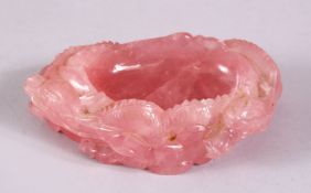 A CHINESE CARVE ROSE QUARTZ DRAGON DISH, carved with scenes of two creeping dragons to the side,