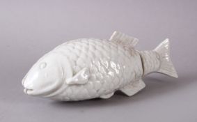 A JAPANESE MONOCHROME PORCELAIN FISH FORMED BOX & COVER, 17cm