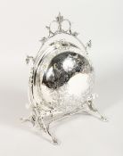 AN ENGRAVED PLATE CIRCULAR CHEESE AND BISCUIT STAND