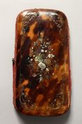 A VICTORIAN INLAID TORTOISESHELL SPECTACLE CASE. 6ins long (AF).
