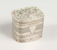 A DUTCH SILVER BOX 1.25 ins high.