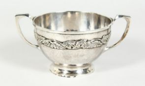 A GOOD TWO HANDLED HAMMERED SILVER BOWL, the sides with fruiting vines,4.5 ins diameter 4.5 ins