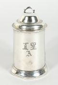 A GEORGE III SILVER LIDDED TANKARD with C scroll handle, 4.75 inches high. London 1788, maker John