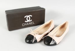 A PAIR OF CHANEL TWO COLOUR LEATHER BALLET FLATS SHOES, in original box. size 39