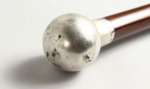 A BRIGG OF LONDON WALKING CANE with SILVER BALL HANDLE AND BAND. London 1903. 36ins long.