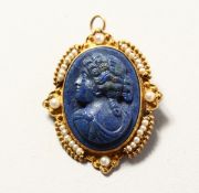 AN 18TH CENTURY GOLD LAPIZ CAMEO BROOCH.