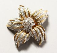 A SUPERB 18 CT GOLD DIAMOND SET FLOWER BROOCH
