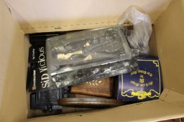 Miscellaneous collectables.