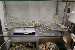 A quantity of plated wares to include caviar dish, trefoil nut dish, toast rack etc.