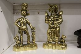 A good pair of novelty glass doorstops.