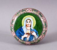 A CHINESE ENAMEL EUROPEAN FIGURE BOX & COVER, the top decorated with a European figure, the base ith