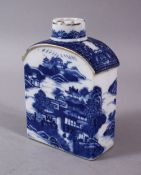 AN 18TH CENTURY CHINESE QIANLONG BLUE AND WHITE TEA CADDY, 11.5cm high.