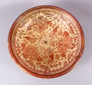 A 16TH CENTURY LARGE HISPANO - MORESQUE COPPER LUSTRE POTTERY DISH, decorated with a copper lustre