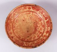 A 16TH CENTURY LARGE HISPANO - MORESQUE COPPER LUSTRE POTTERY DISH, decorated with a copper lustre