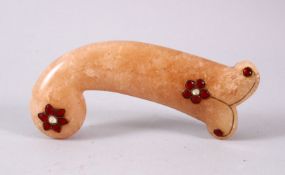 AN INDIAN CARVED JADE MUGHAL DAGGER HANDLE, with wire work of flora and red stones, 14cm high.