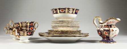 A QUANTITY OF MINTON JAPAN PATTERN PORCELAIN SERVICE comprising two plates, six cake plates, six