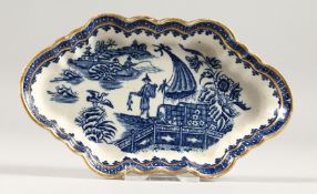 A CAUGHLEY BLUE AND WHITE SHAPED OVAL WILLOW PATTERN SPOON TRAY. Crescent mark in blue. 6ins long.